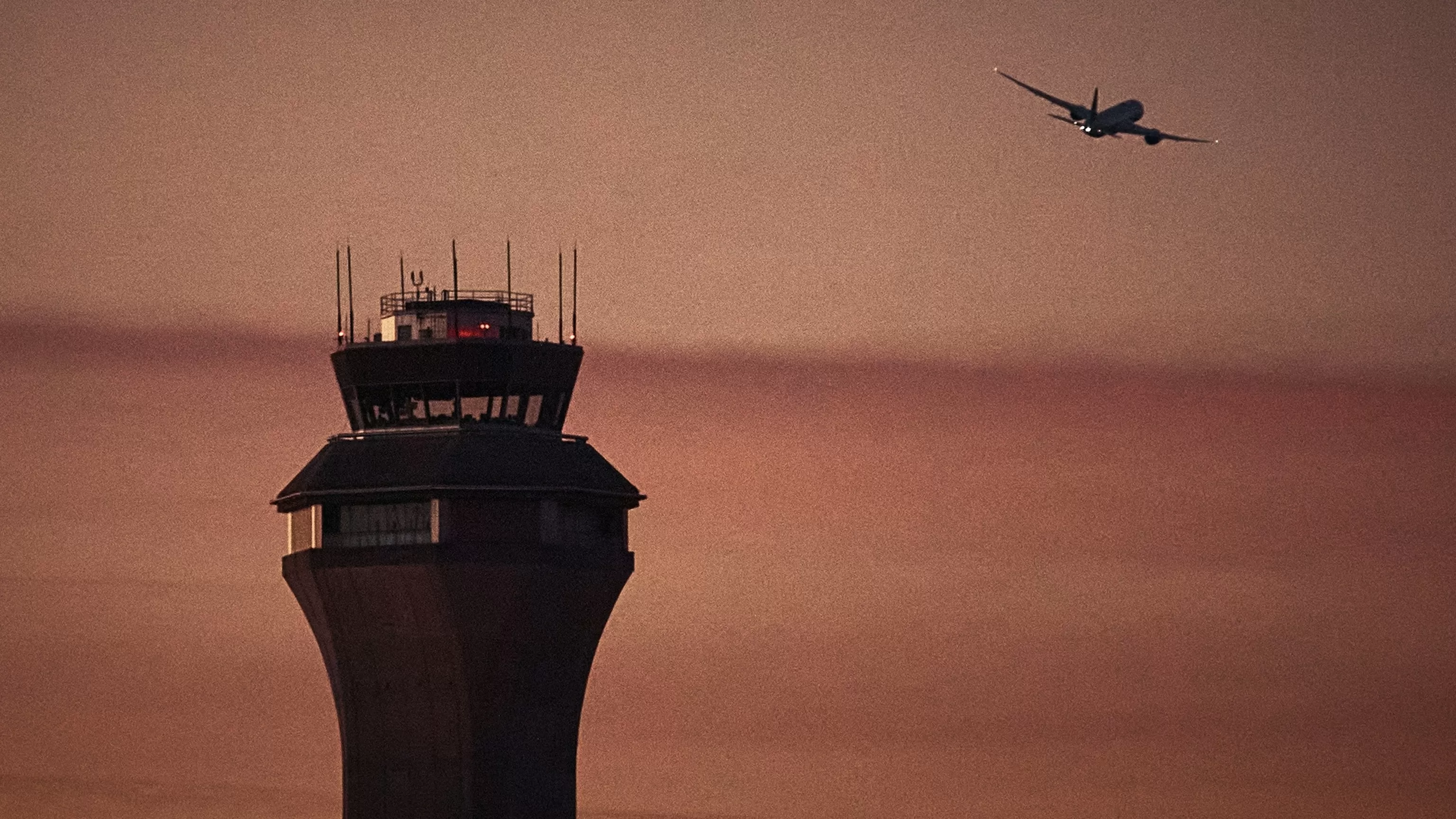 Ground stop briefly in place, control tower evacuated at Newark Airport