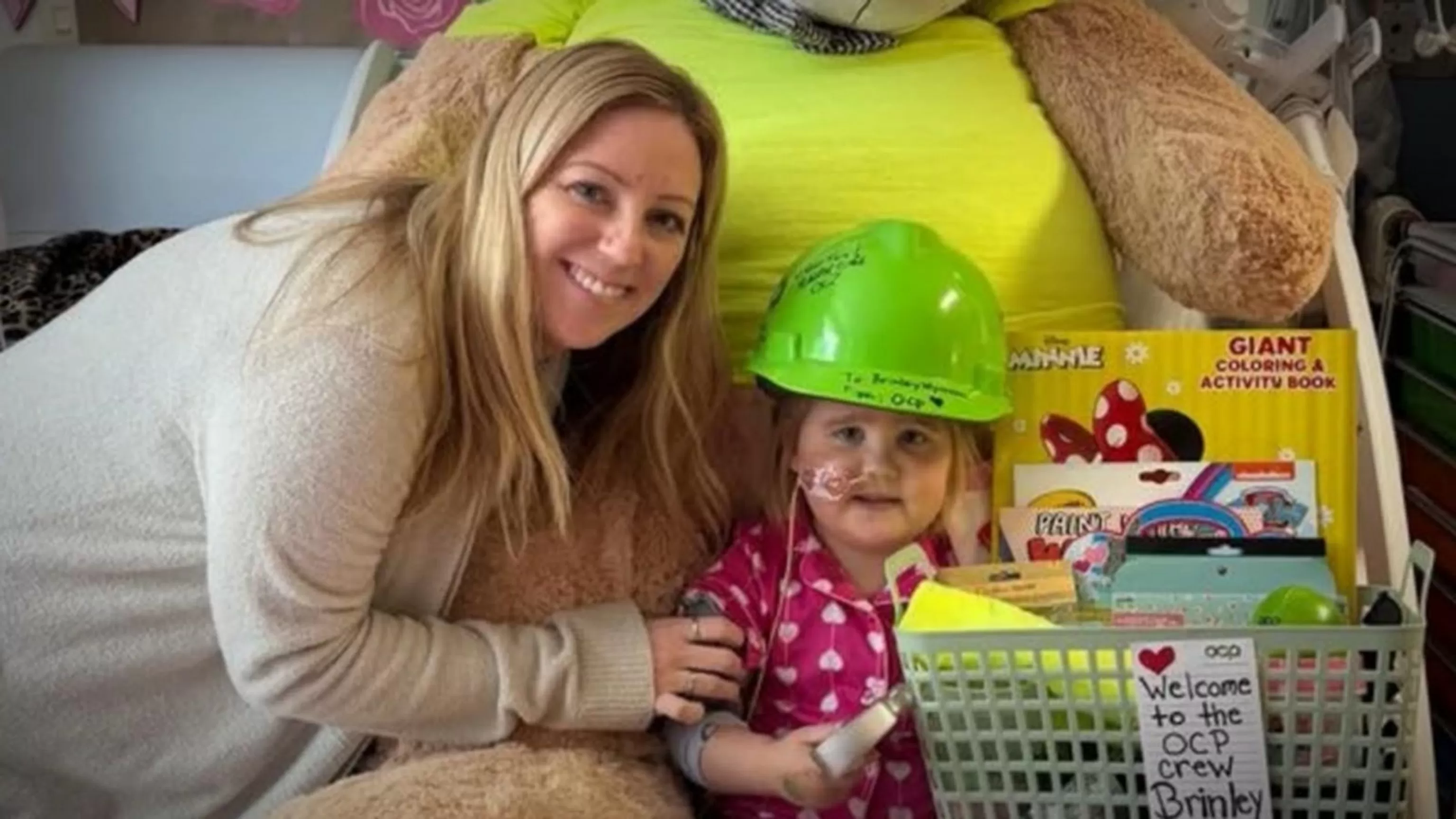 WATCH: 4-year-old waiting for transplant gets messages of hope from construction crew