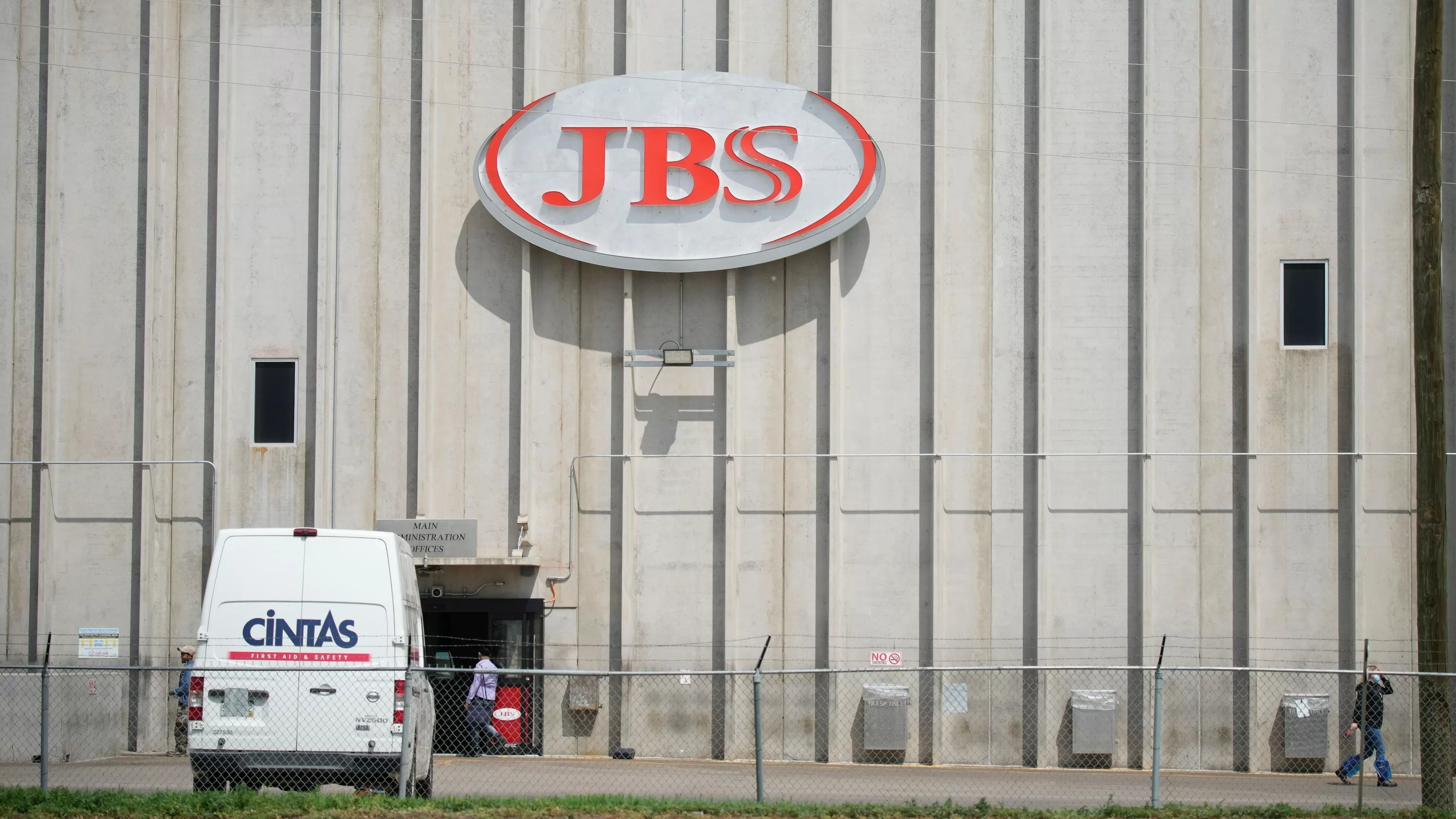 3,800 workers are set to strike Monday at one of nation's largest meatpacking plants