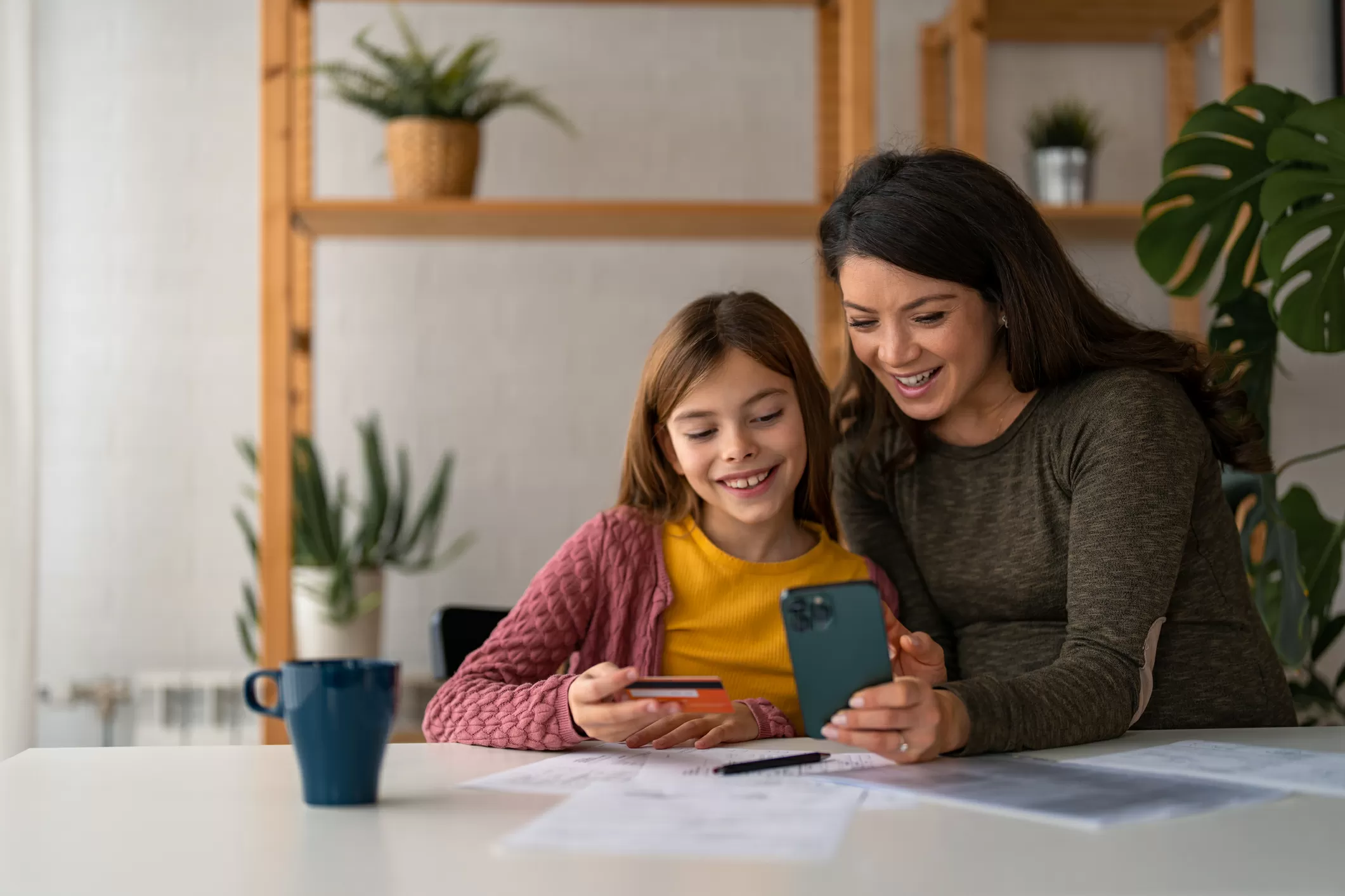 Tears at Reason Teen’s Mom Books Trip Despite ‘Barely Climbing Out’ of Debt