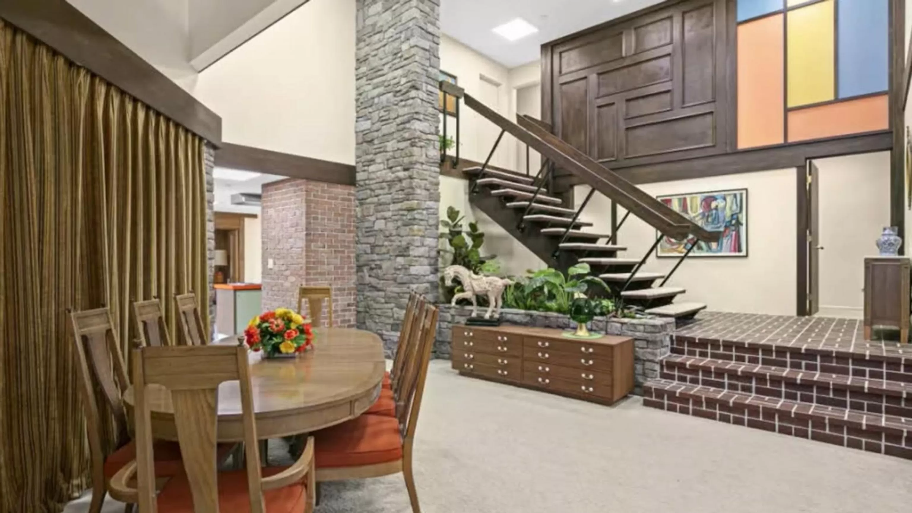 WATCH: 'Brady Bunch' house designated as historical-cultural monument