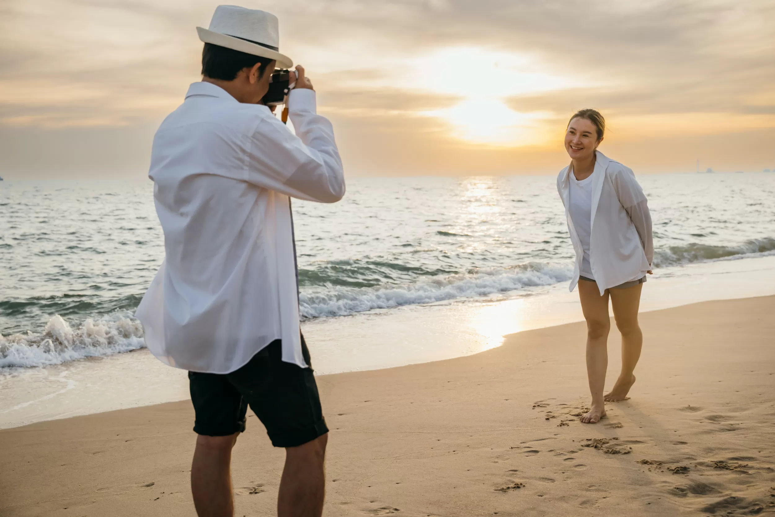Women Ask Stranger To Take Their Photo—No One Ready for How He ‘Nailed It’