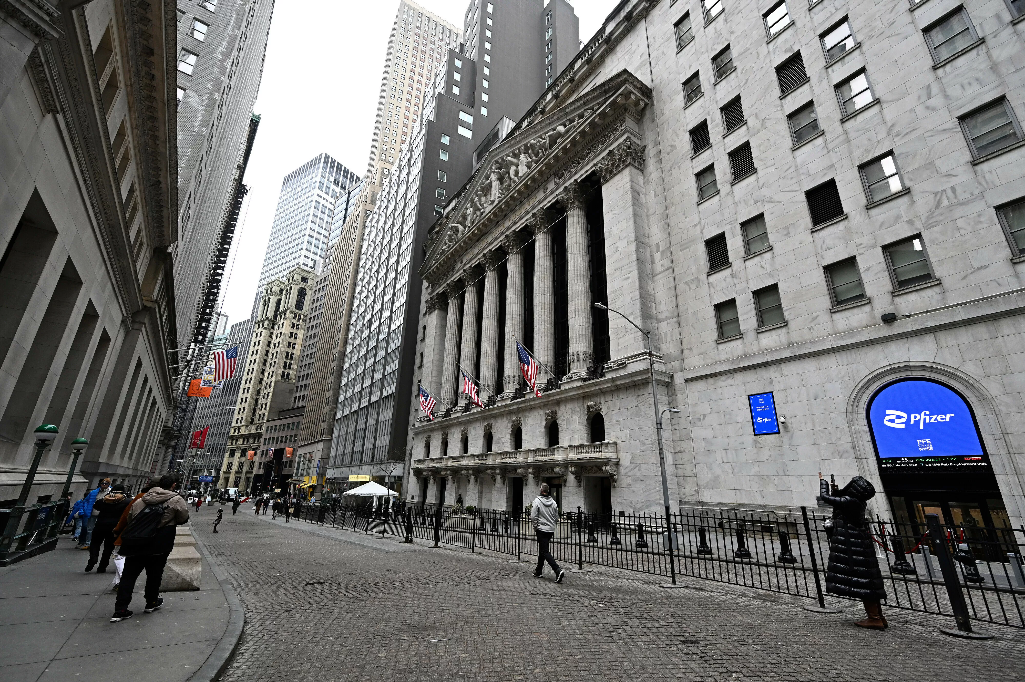 Employment Warning Issued Despite Layoff Plunge