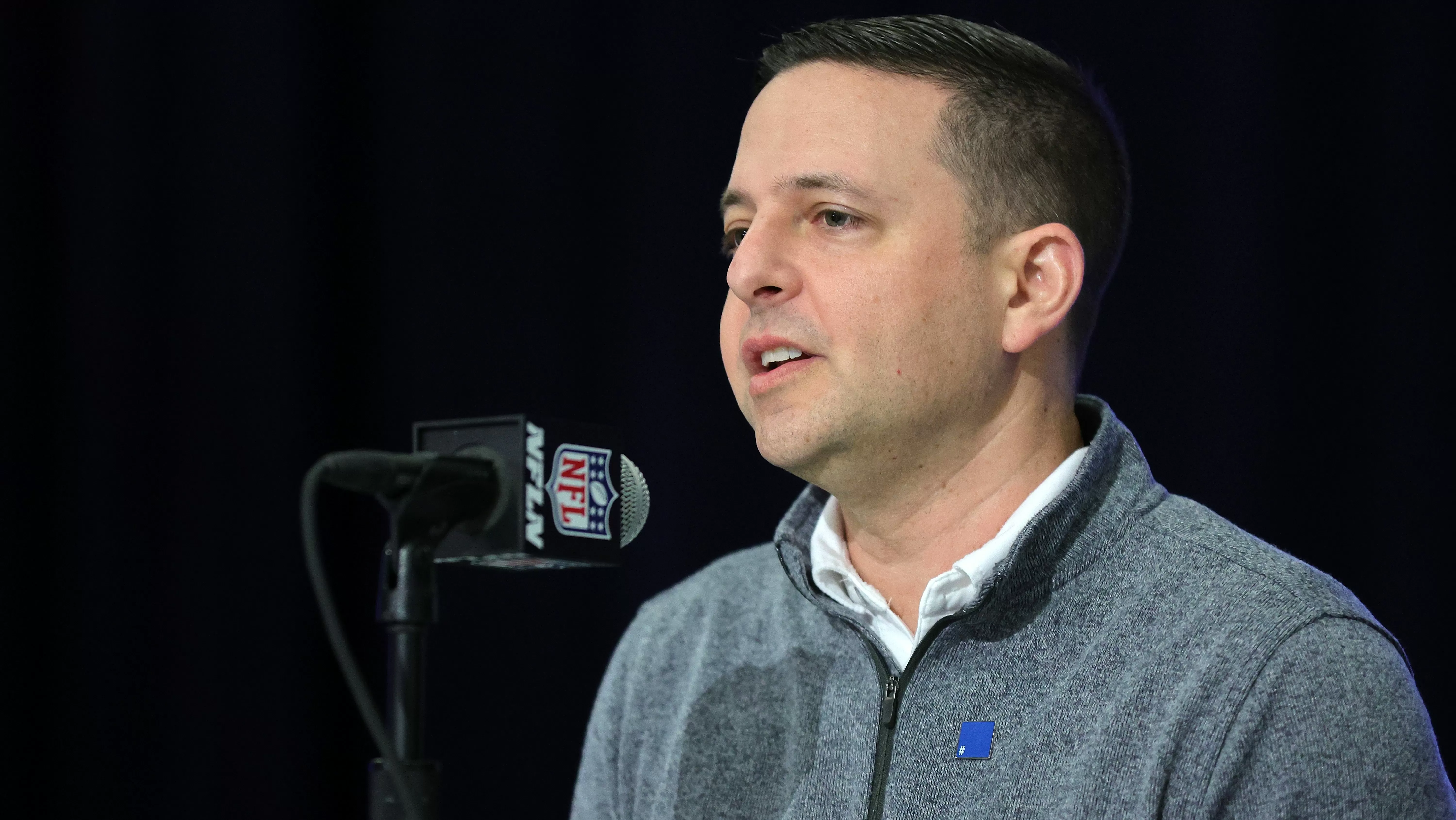 Patriots Shake Up OL With Sudden Trade to Bears: Report