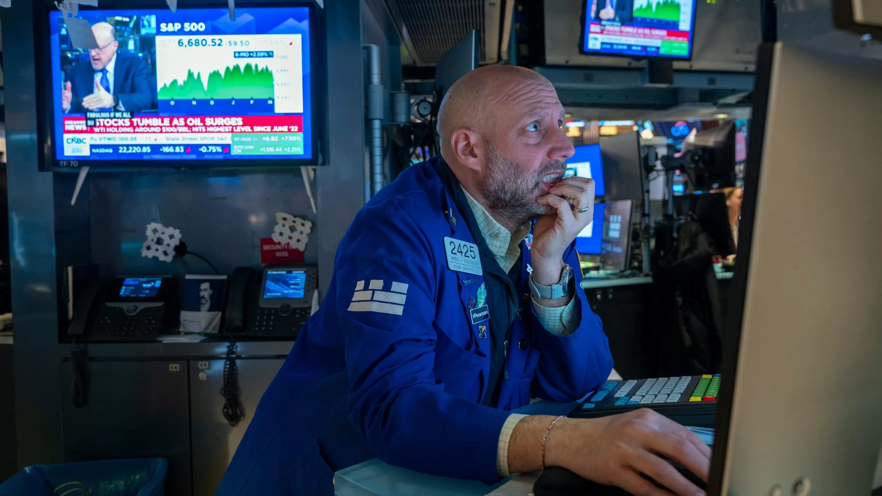 Stocks close higher, reversing sharp losses after oil prices fall