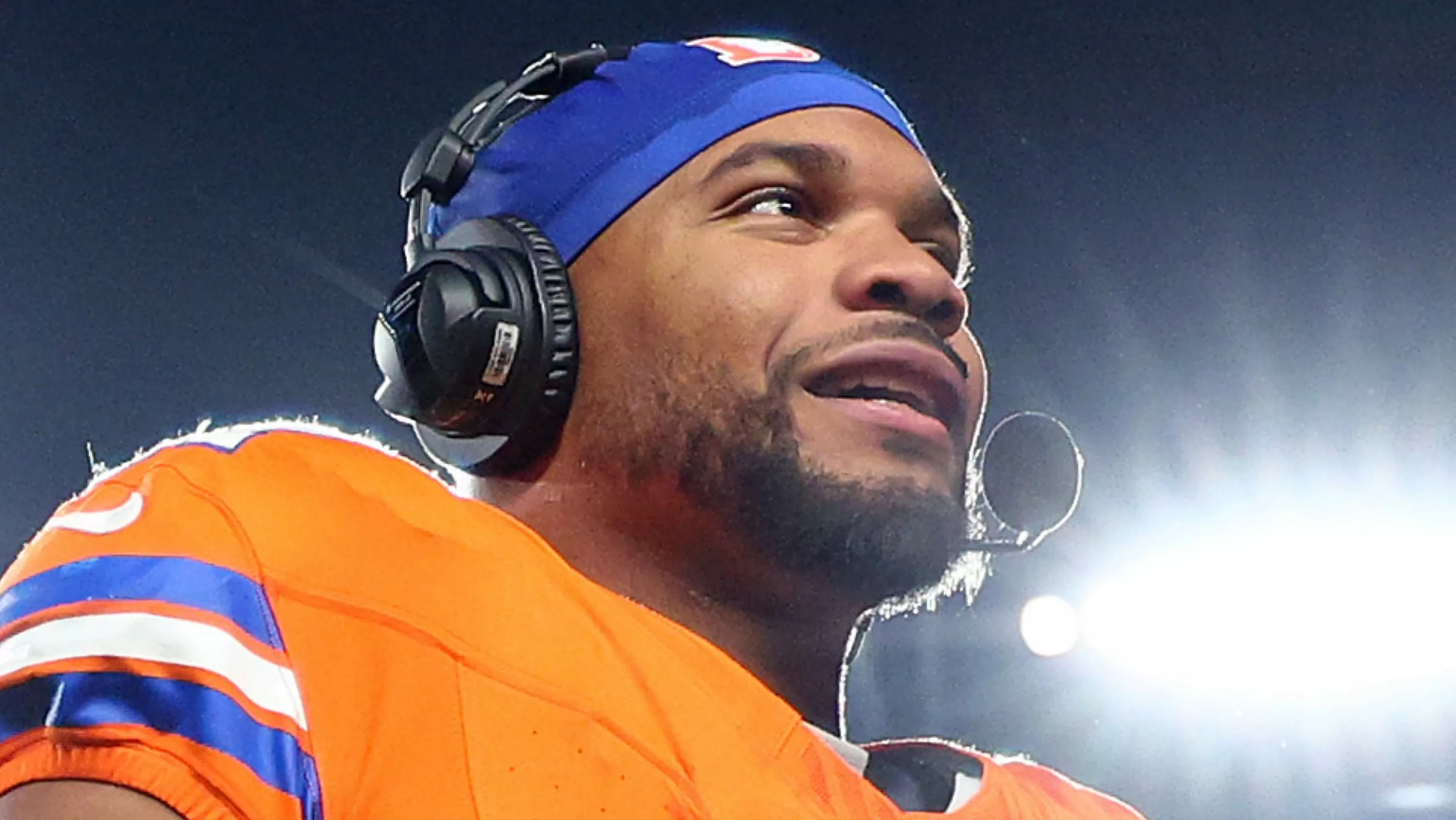 Broncos RB J.K. Dobbins Spars With Fans Over New Contract
