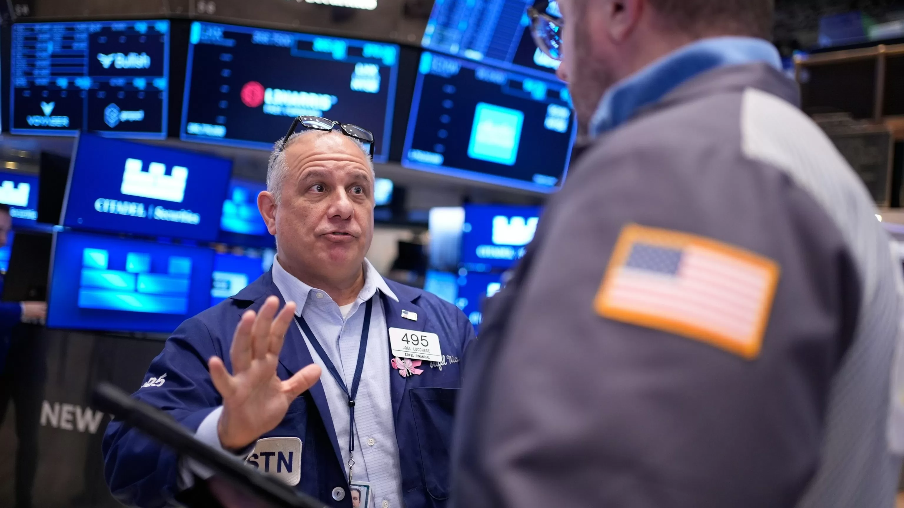 Investors send stocks tumbling, Dow plunges 900 points