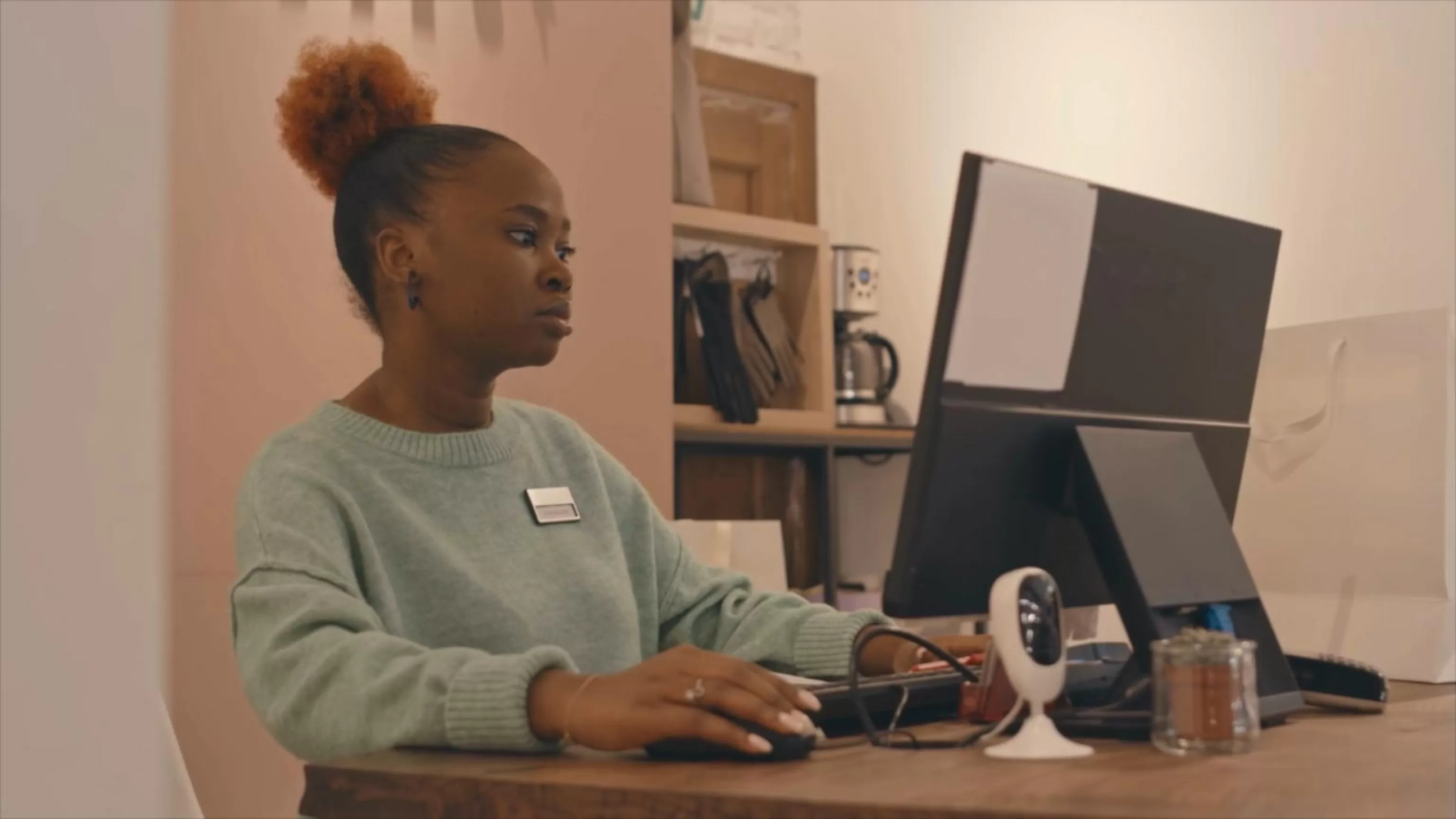 WATCH: Gender pay gap widens for 2nd year in a row