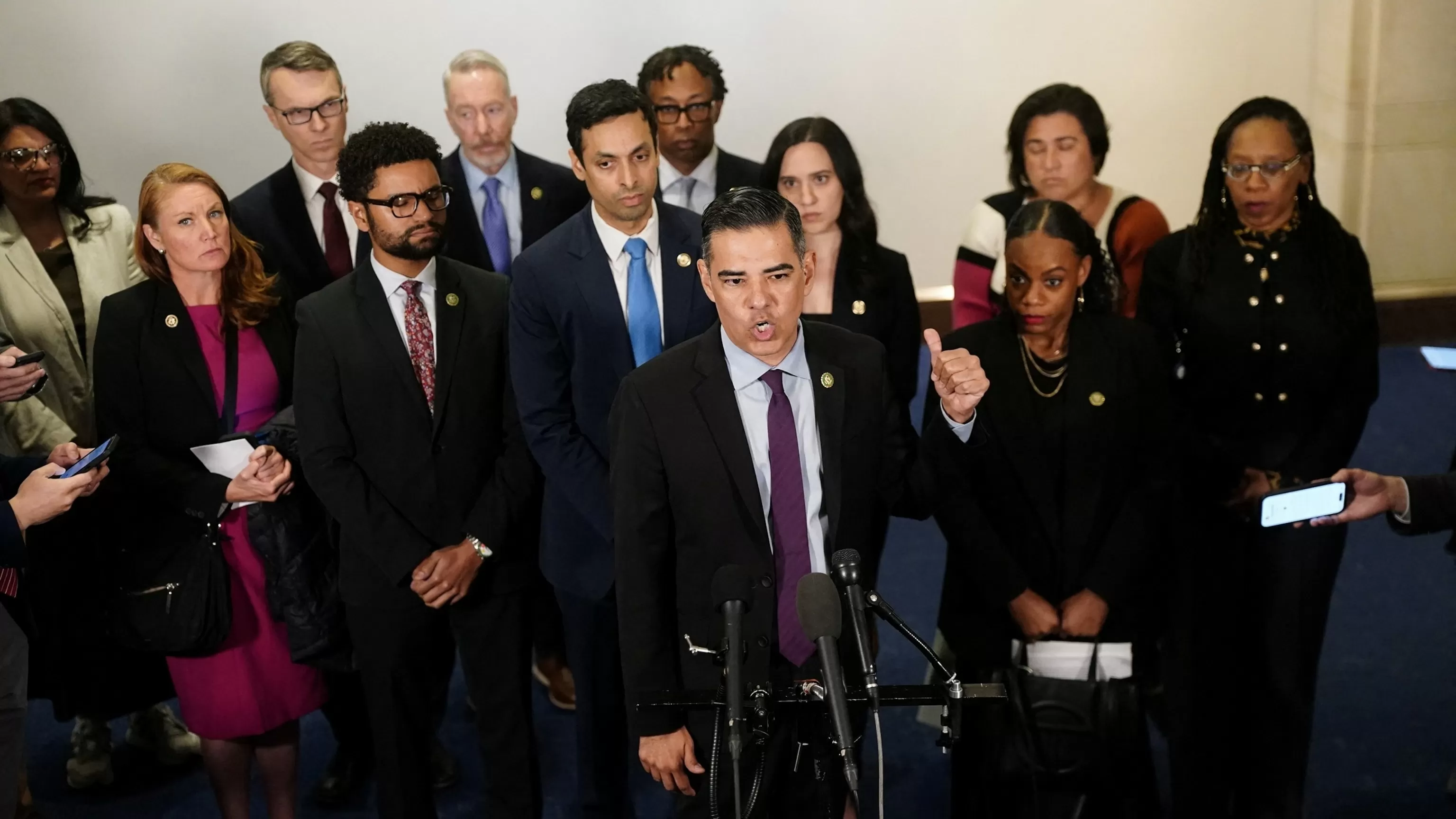 'I will follow the law,' Bondi says after Dems storm out of Epstein files briefing