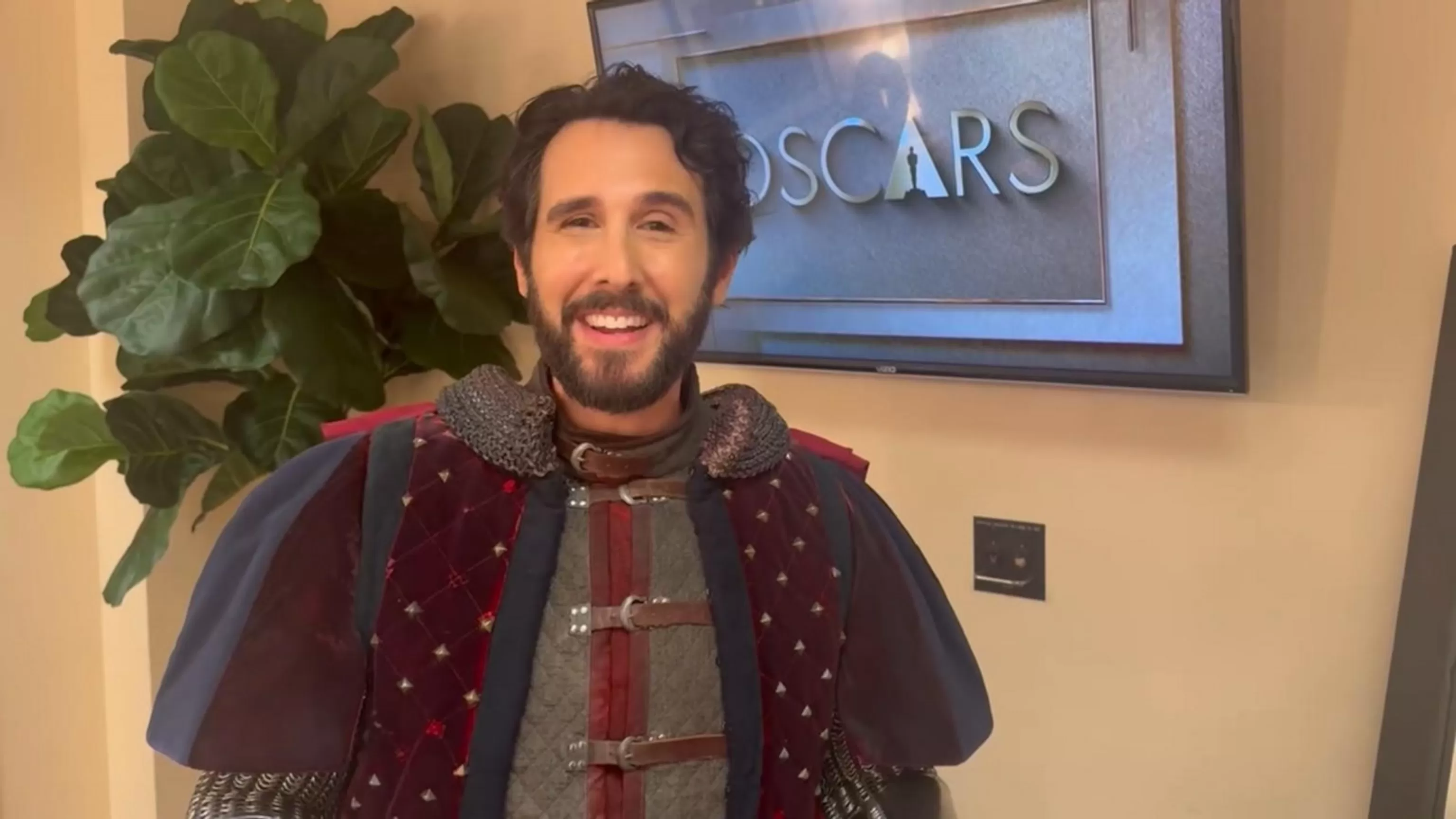 WATCH:  Josh Groban's Oscar moment fit for a king