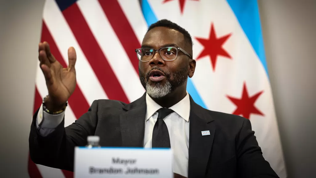 Chicago Progressives Voted To Freeze Minimum Wage Hikes for Restaurant Workers. Why Won't the Mayor Listen?