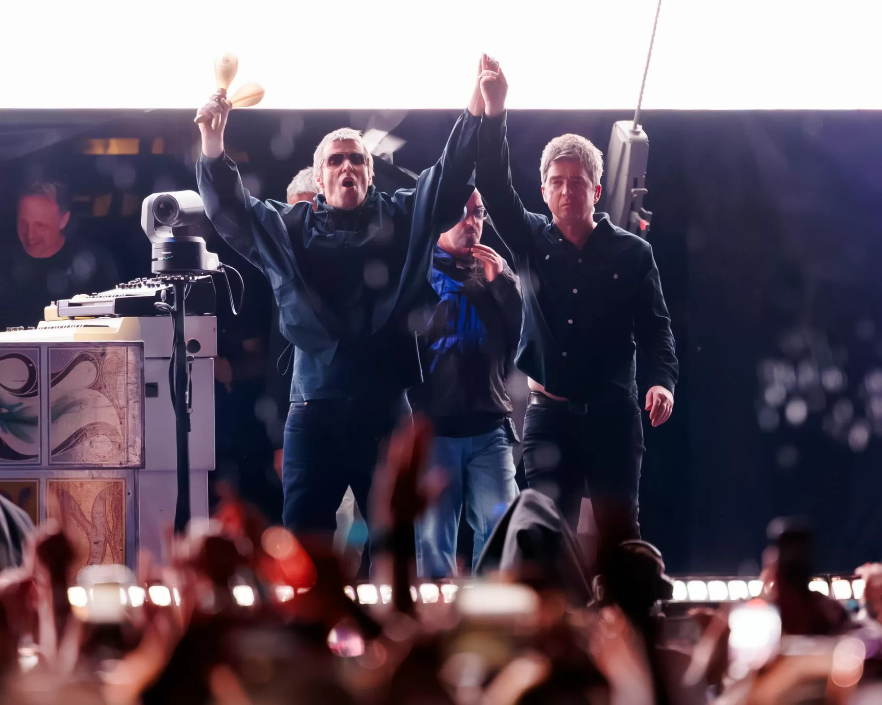 Olivia Dean & Oasis Help U.K. Recorded Music Revenue Cross £1.5 Billion for First Time: BPI