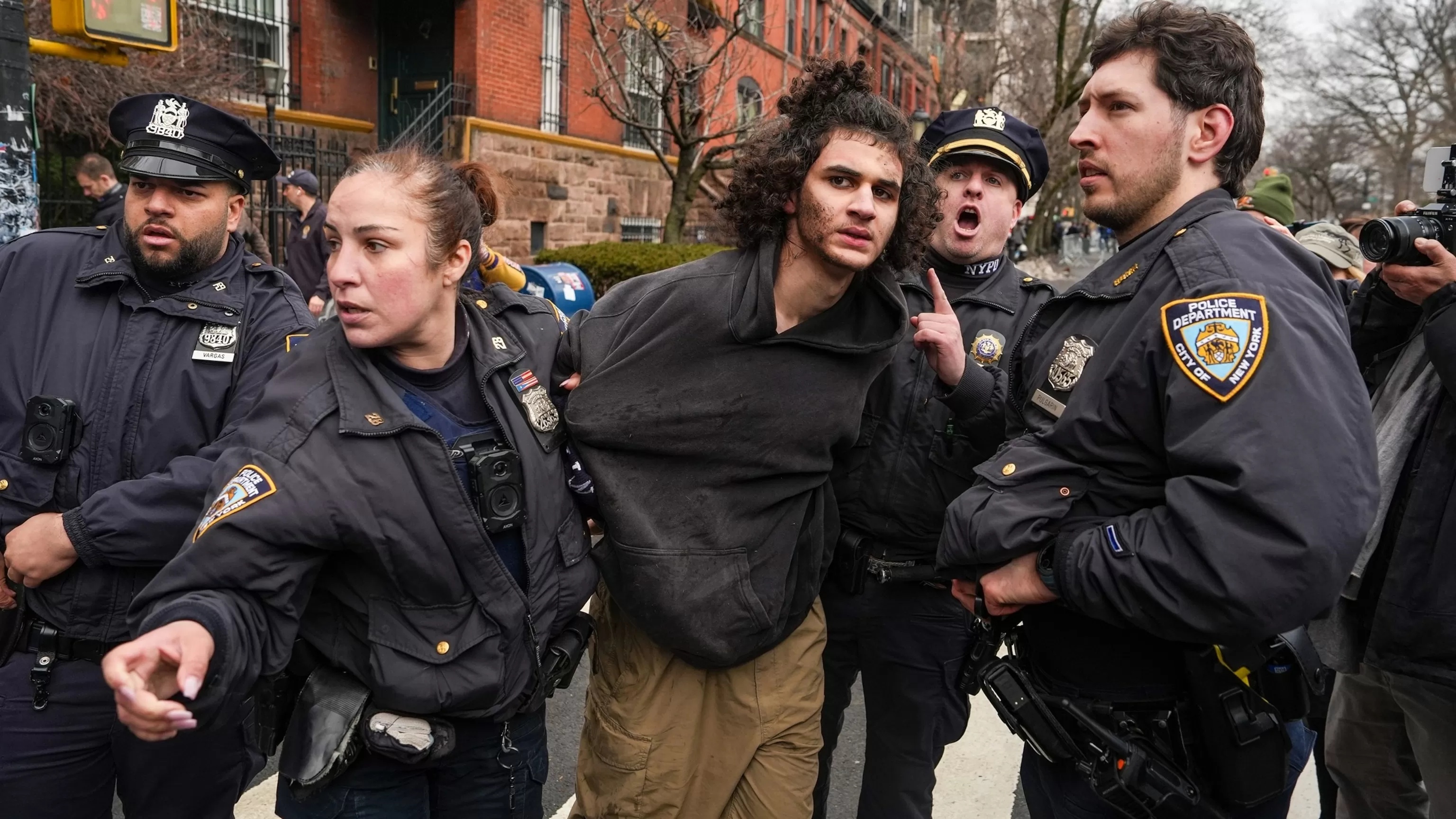 ISIS-inspired teens considered other targets before Gracie Mansion protest: Sources