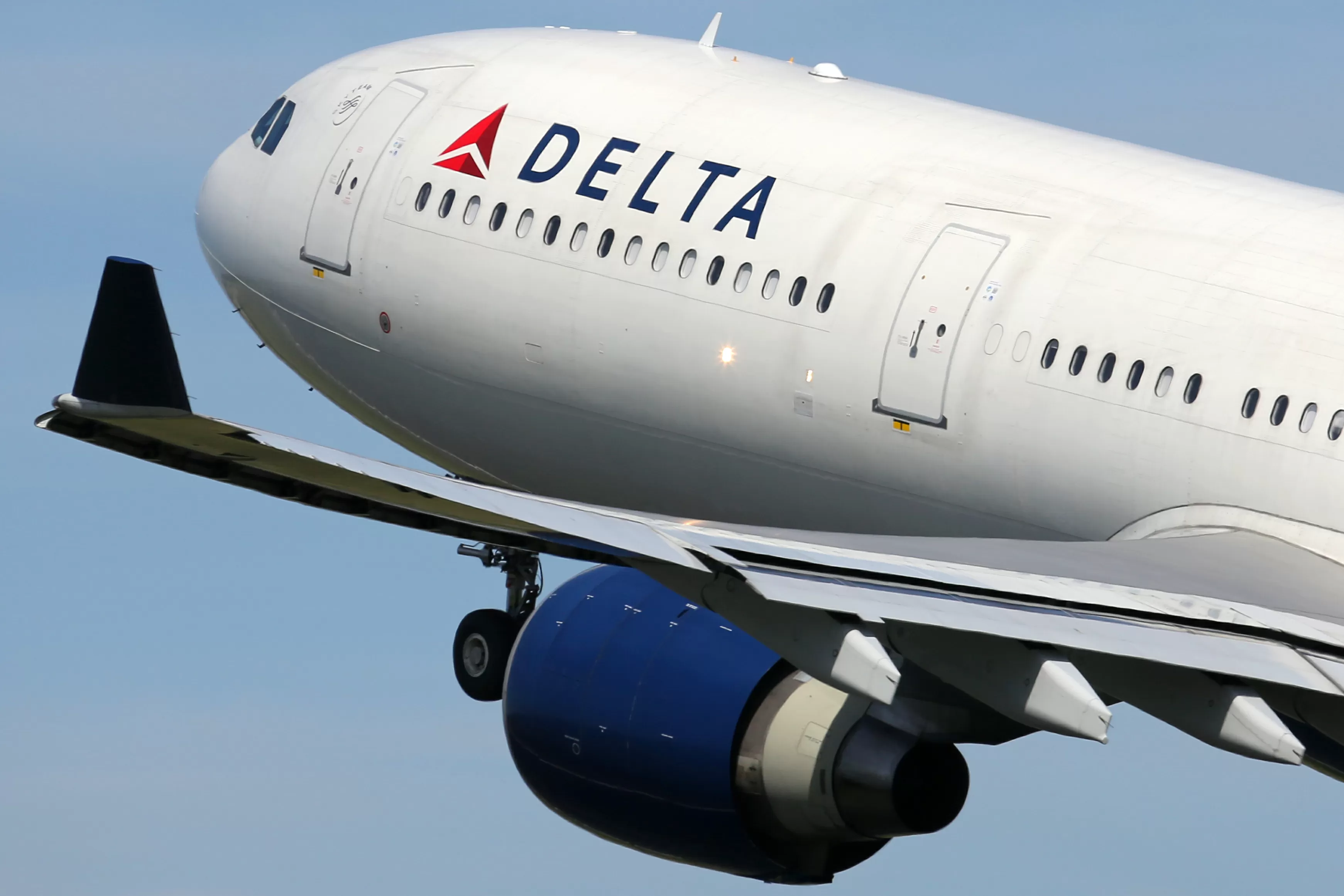 Couple's Flight Cancelled—Shock At Agent's Response: 'Put Them On Blast'