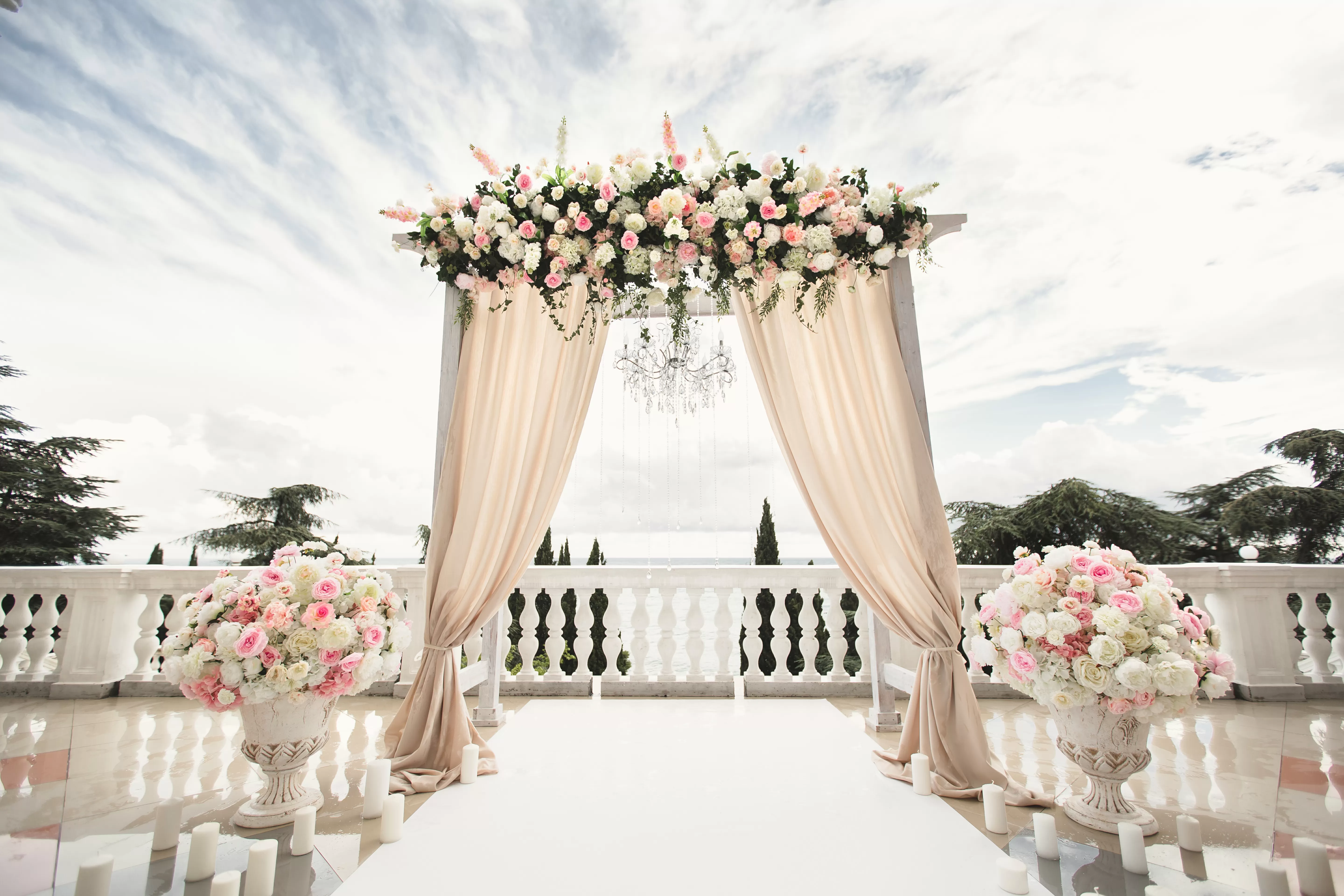 Woman Gets Invite to Wedding—Frustrated By 'Trend' She Sees