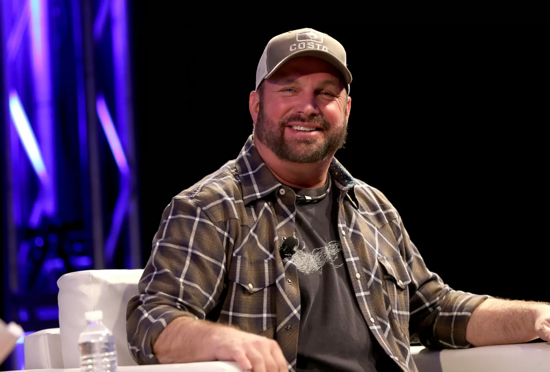 Here’s What Garth Brooks Thought of Morgan Evans’ Cover of ‘Ain’t Going Down (‘Til the Sun Comes Up)’