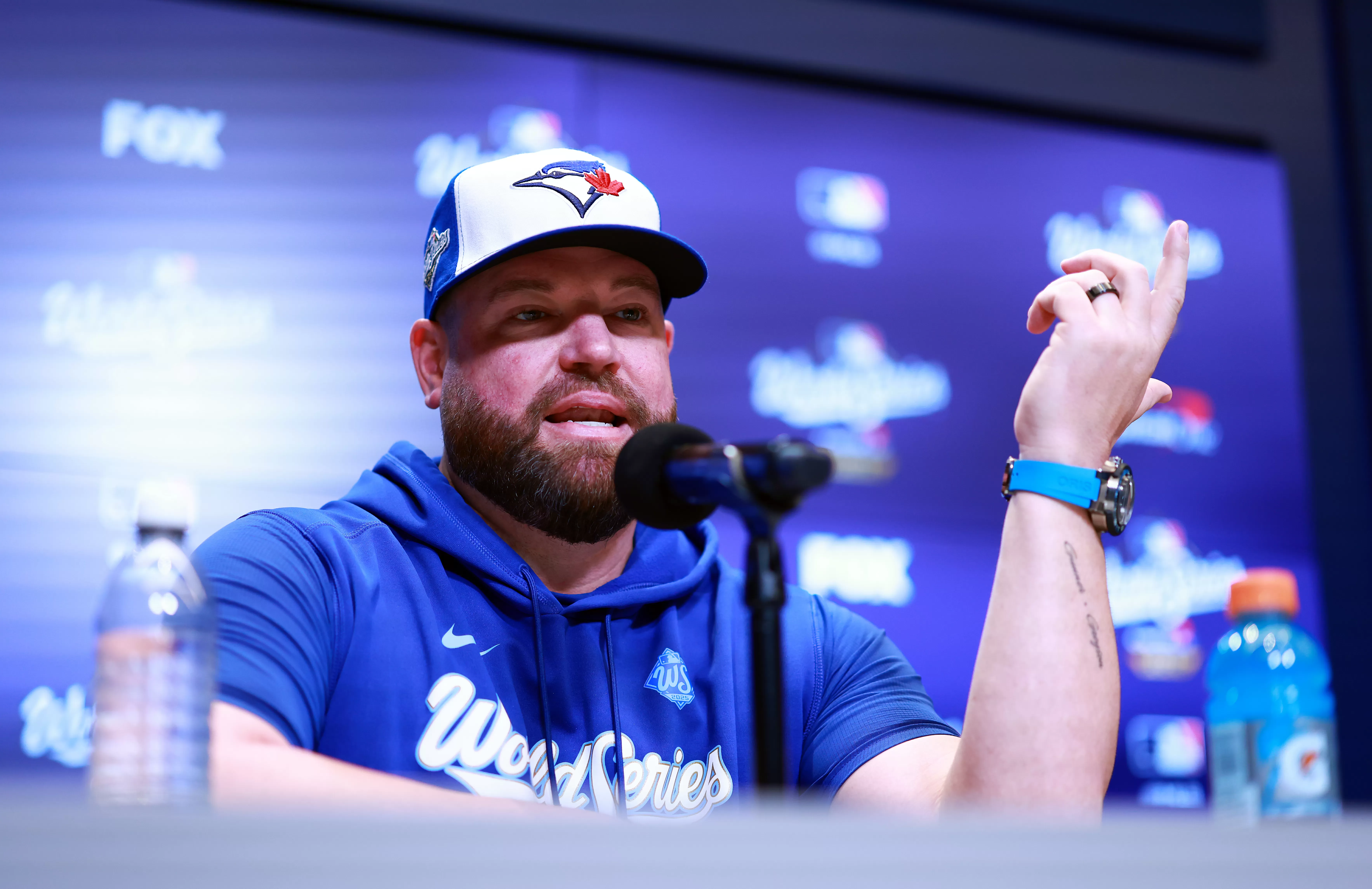 MLB World Reacts To Toronto Blue Jays Signing Former World Series Champion