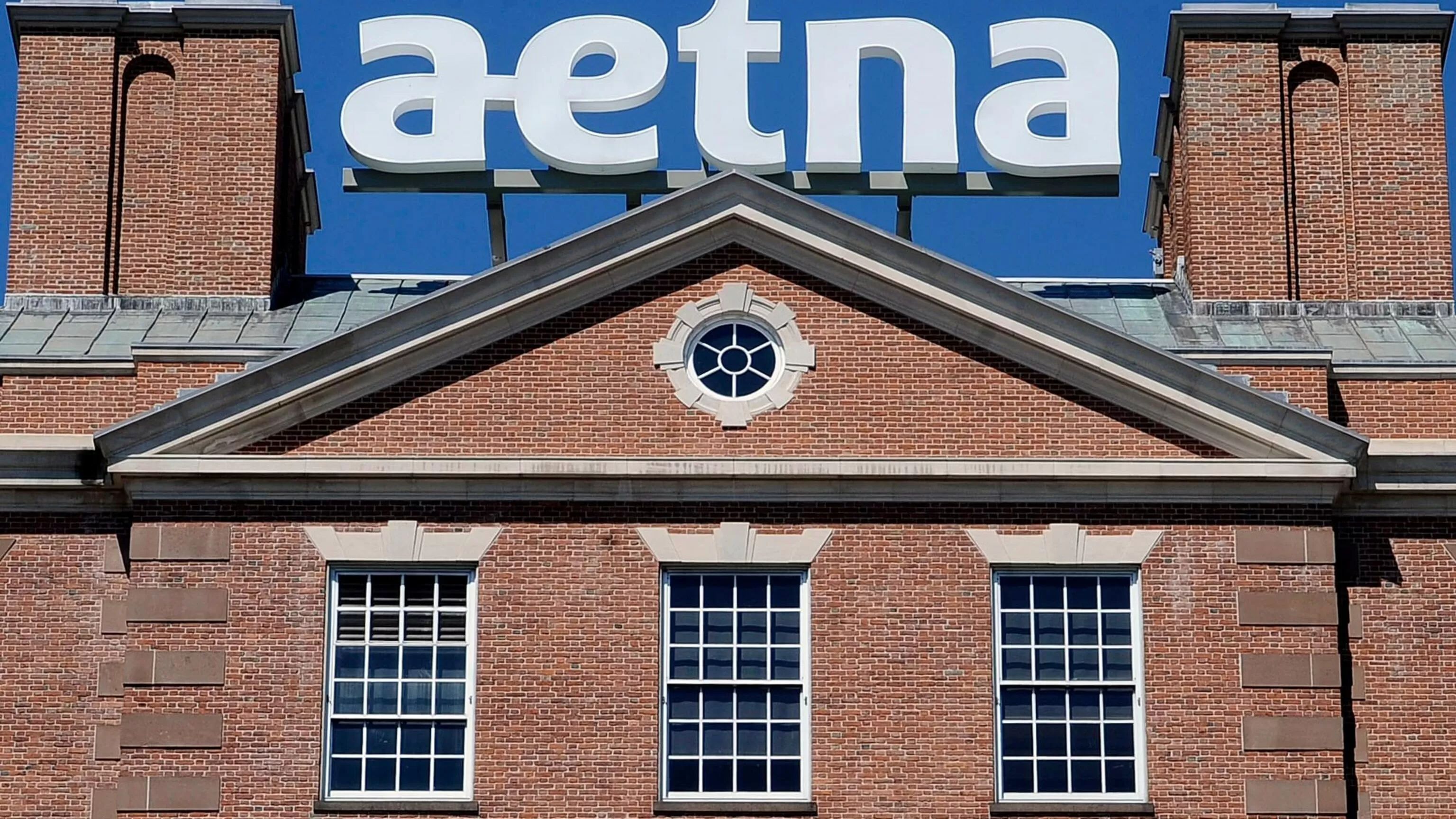 Man with AR-style pistol arrested at Aetna's Connecticut headquarters without incident