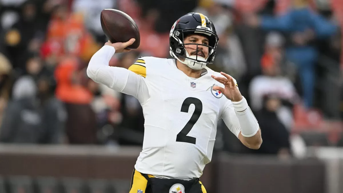 Steelers Connected to Trading Veteran QB as Aaron Rodgers Decision Looms