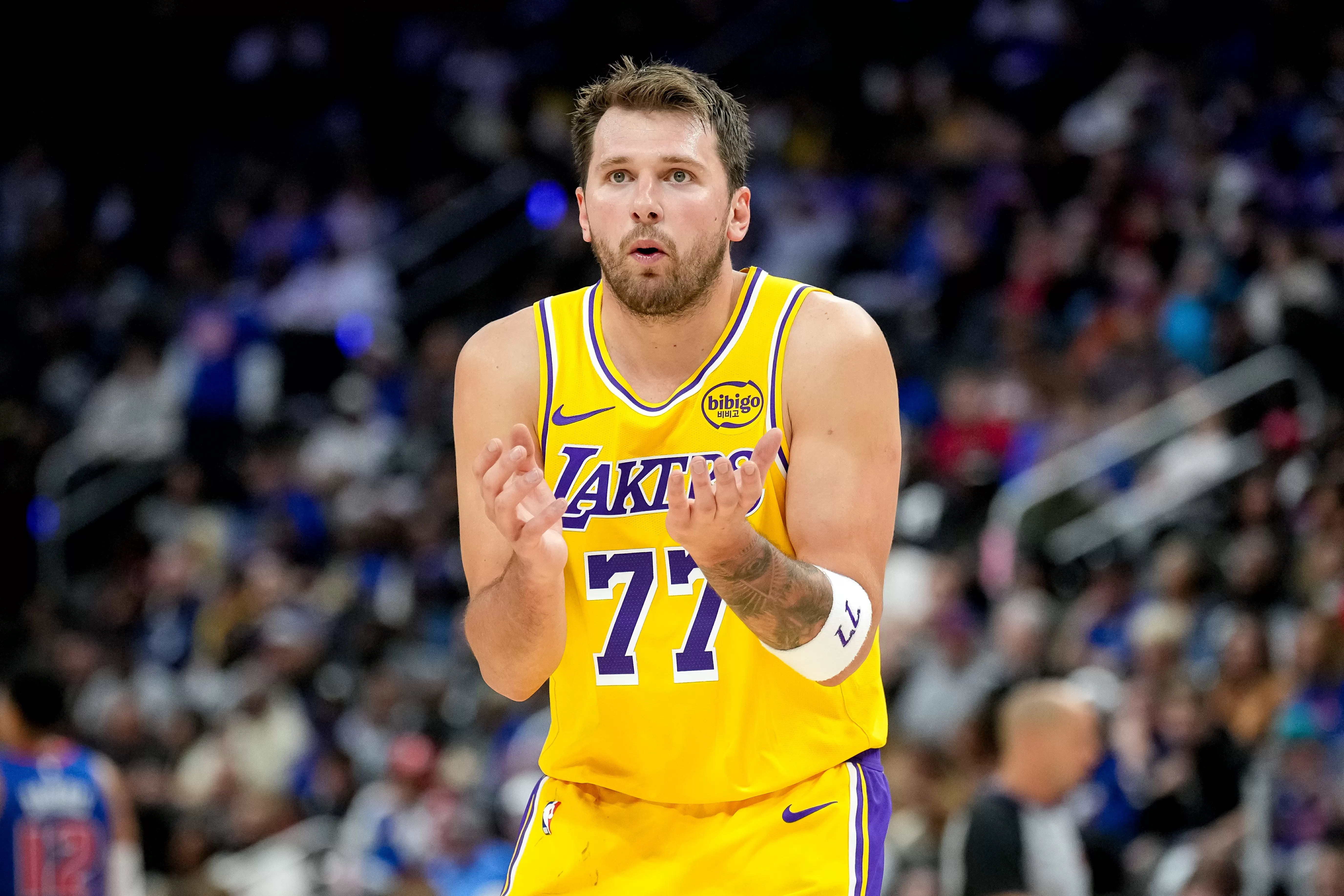 'Season Over': Lakers Fans React After Scary Injury to Luka Doncic vs OKC