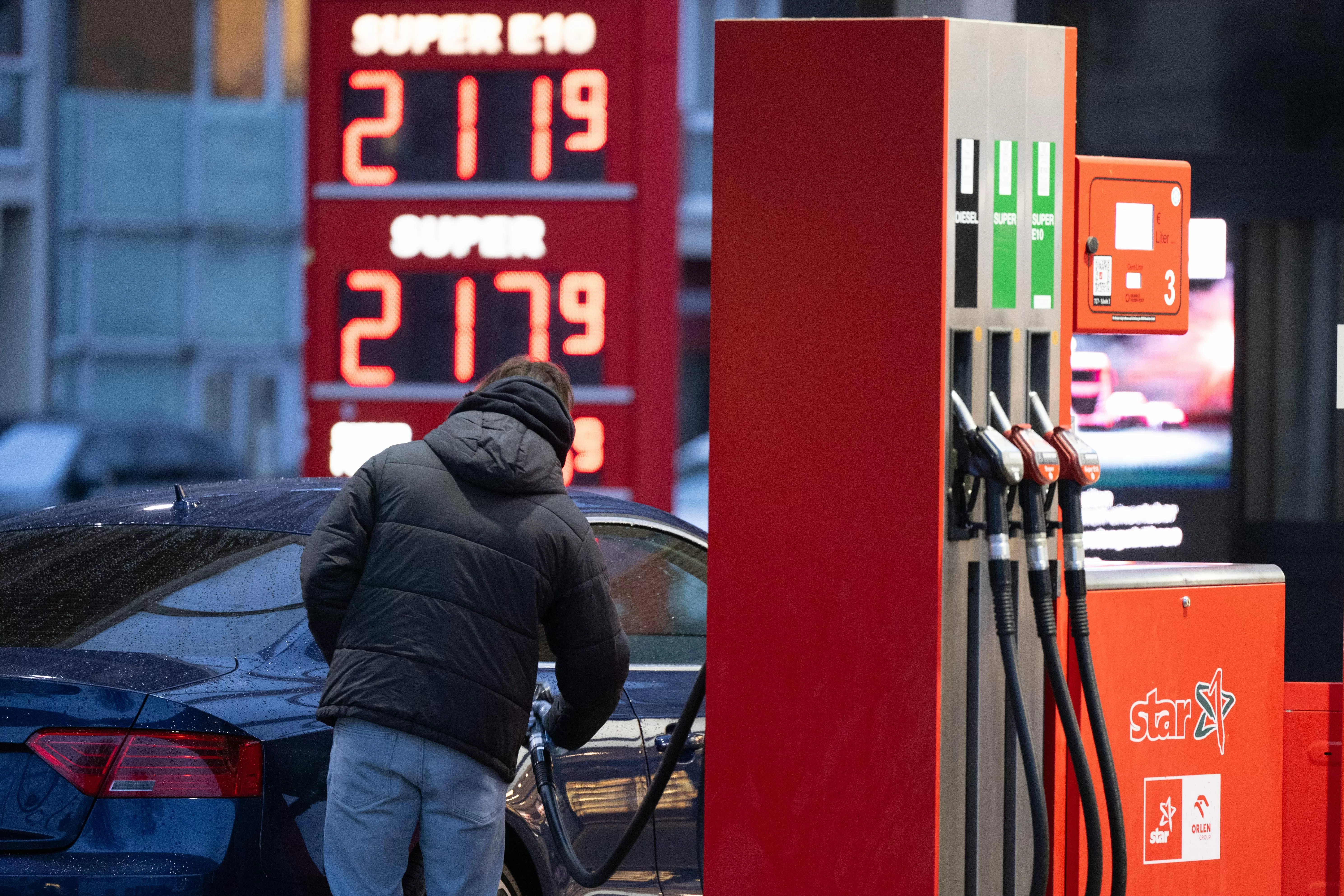 List of Countries Turning to Four-Day Weeks as Oil Crisis Bites