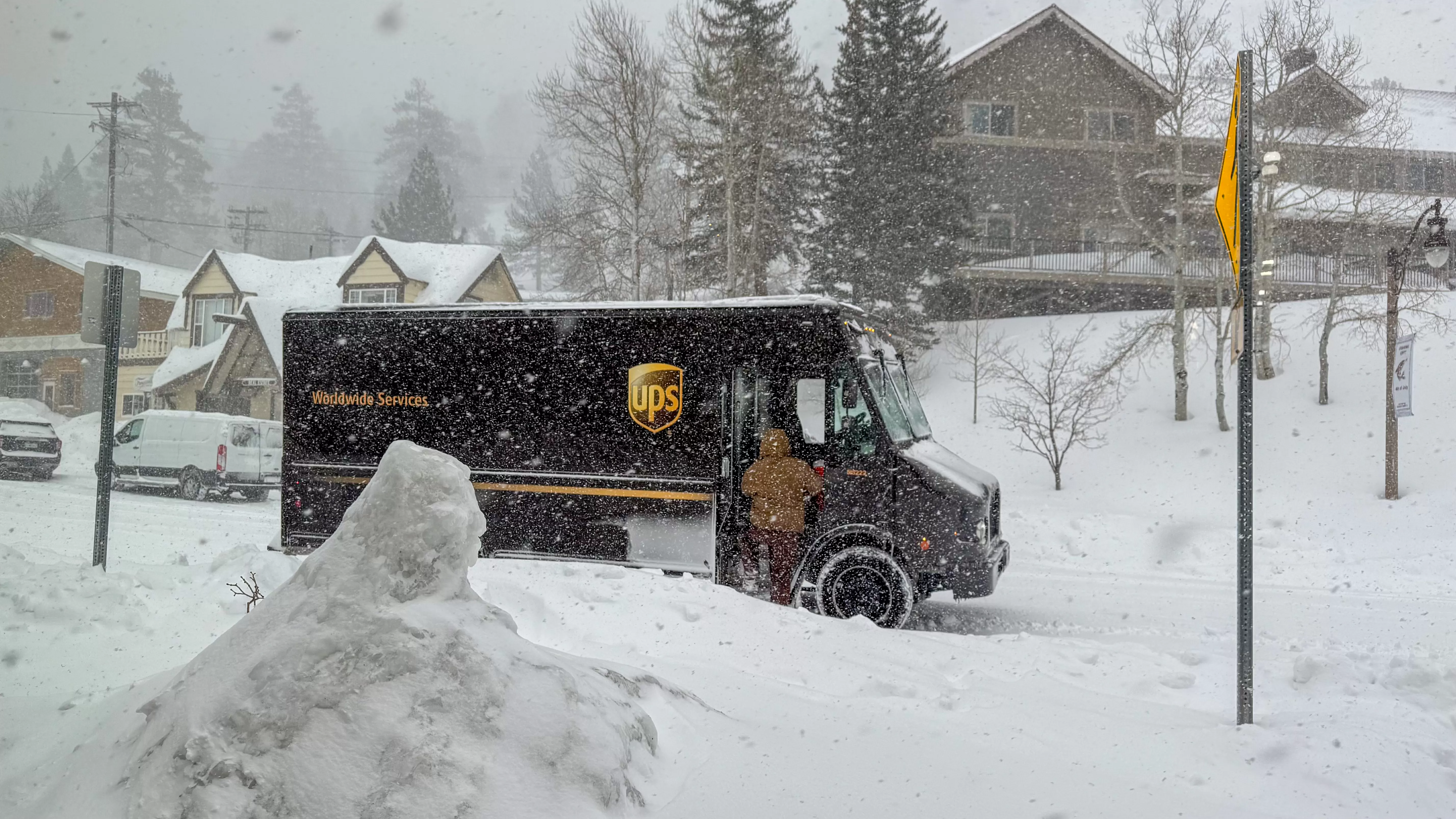 Heavy Snow Warning, 24 Inches To Strike: 'Consider Delaying All Travel'